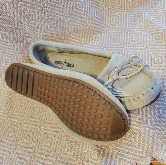 Minnetonka Kilty hardsole moccasins - Picture 2 of 4